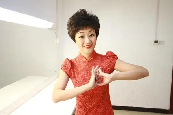 解放军总政话剧团青年演员特长:主持,相声,小品创作表演,戏剧表演等