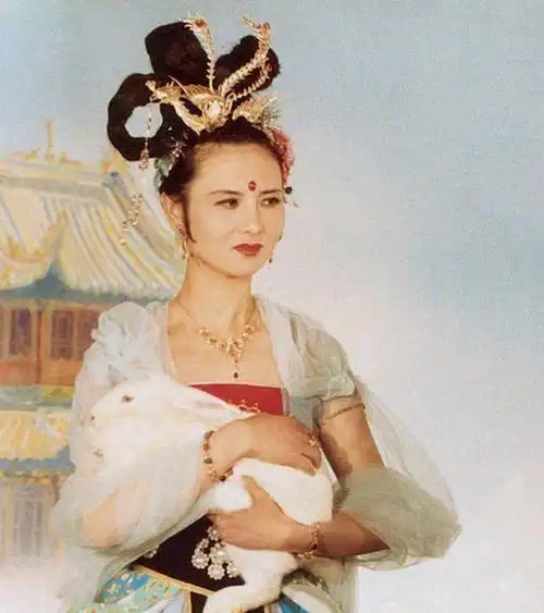 邱佩宁原本打杂,被杨洁一眼相中出演嫦娥成经典,冯小刚叫她女神