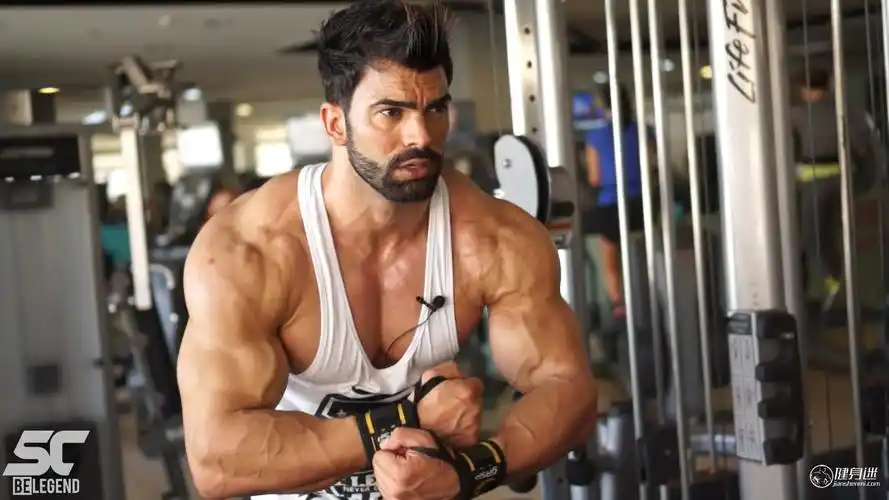 西班牙肌肉男神sergi constance被评全球最不适合穿衣服的男人 sergi