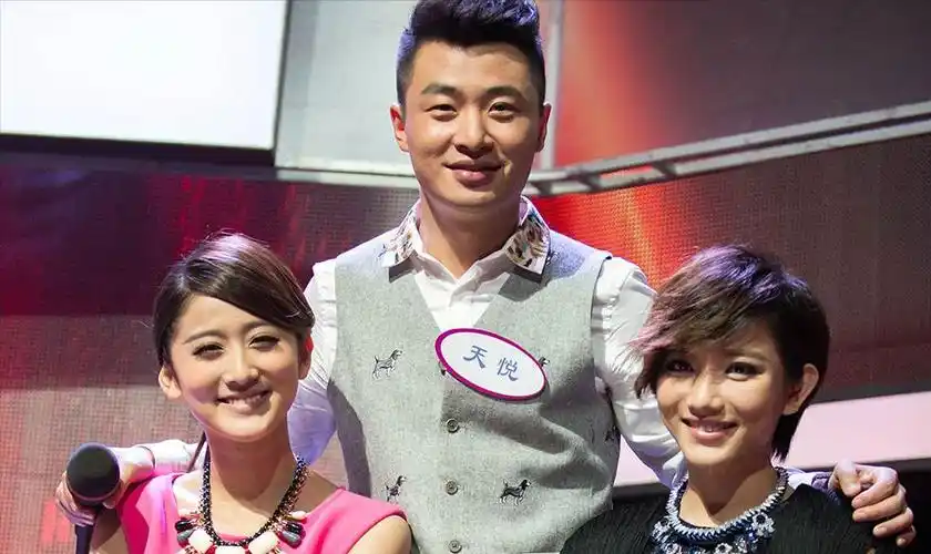 我爱记歌词15年,物是人非?男女主持凉凉,领唱有人跳楼去世