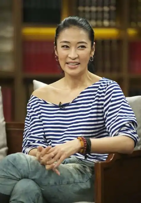 演员梁静:和导演丈夫结婚17年,一儿一女家庭幸福