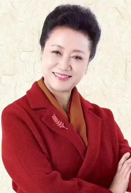 看了67岁王丽云才明白:穿着优雅不俗气,才是真的岁月不败美人