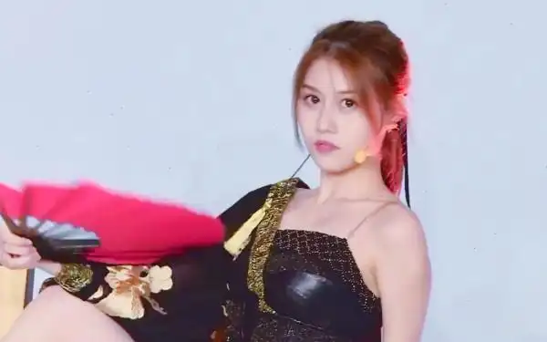 【gnz48 朱怡欣】扎着高马尾 手持折扇 是来取我