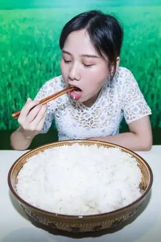 一大碗搞笑图片 - 蜡笔小新卡通头像!