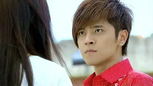 总裁和美女时隔三年再次做公车,想起往事0:03:13海派甜心:罗志祥故意