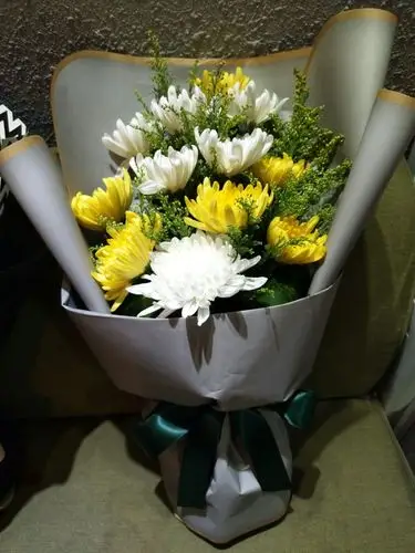 其它 稻田花房――祭祀花束 写美篇  菊花花束 花材:白(黄)菊,配花,配