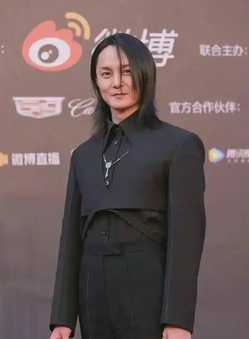 9位留长发的男星,有的娇俏了很多,有的好像生了场大病_魏大勋_造型