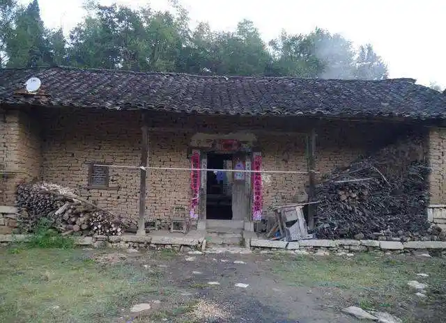 农村老房子,就算没人住,也要时常打理,千万不要荒废了!