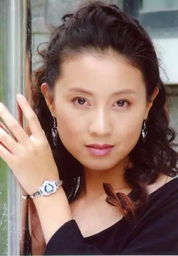 点击此处查看全部娱乐图片蒋雪  饰  静岚上海话剧艺术中心演员.