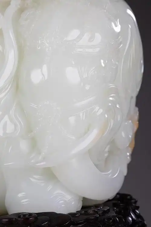 大工重器祥云瑞气洒金皮和田籽料苏工玉雕大师之作