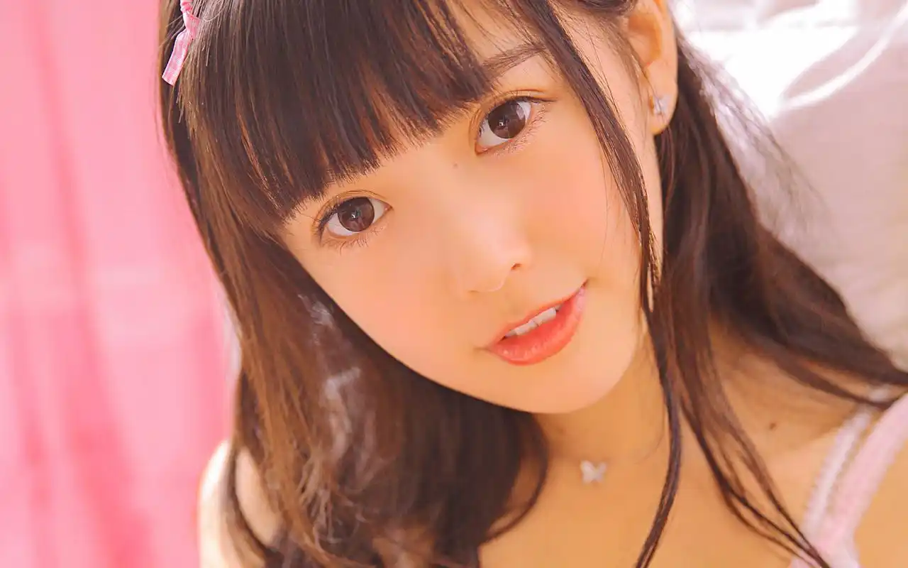 白嫩美少女唯美写真高清电脑壁纸