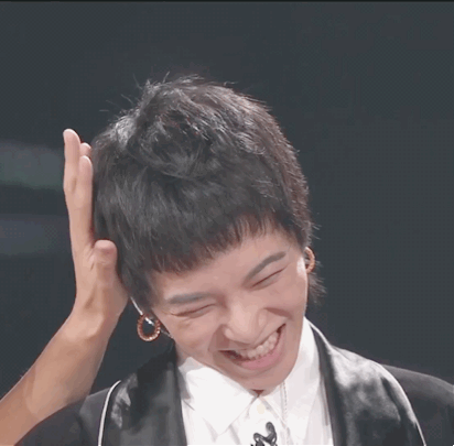 华晨宇 明日之子2 第九期 动图摸摸头