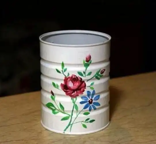 奶粉罐(铁罐最好) 2.丙烯颜料 3.水粉笔 4.调色盘 绘画步骤