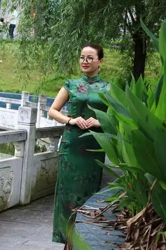 威尔旗袍户外秀