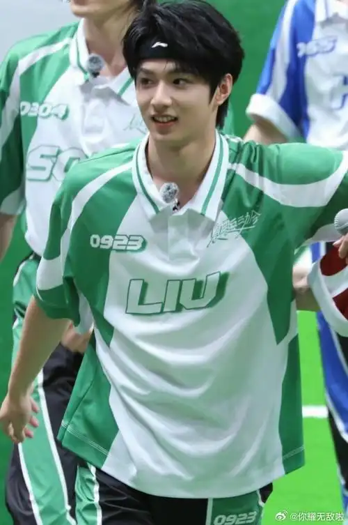 刘耀文超话lyw#刘耀文#lyw#刘耀文打篮球plog#    "363034 39