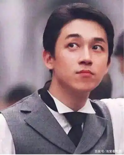 潘粤明年轻时的盛世美颜,形似张国荣,酷似文章
