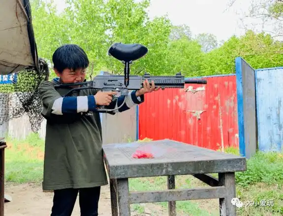 跟着专业老师户外骑行,真人cs,还能挑战生存,海洋馆过夜,专属精彩等你