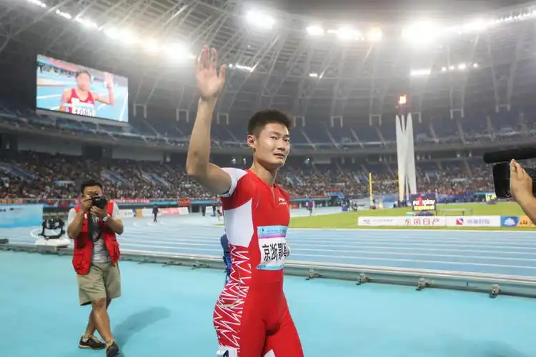 值得一提的是,早在两个月前,漠寒就曾发微博,疑似指责张培萌为"渣男""