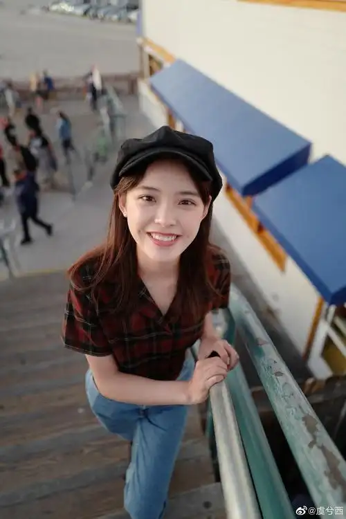 高中时素颜就好看的女生长大化妆后岂不是逆天吗