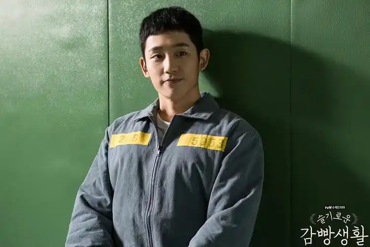 《机智牢房生活》海报