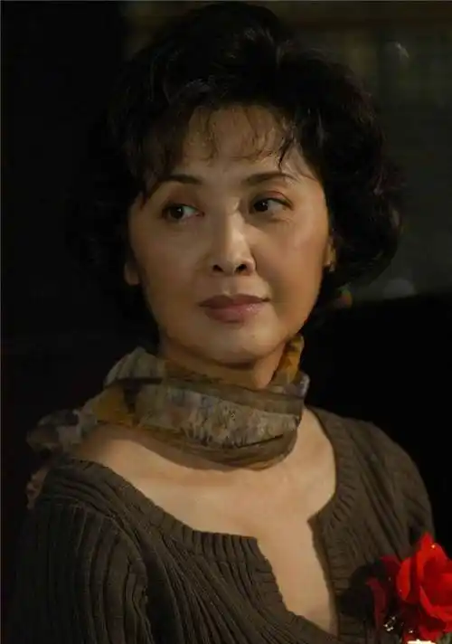 "女儿国国王"朱琳:多年和"唐僧"绯闻不断,今68岁和丈夫丁克_西游记