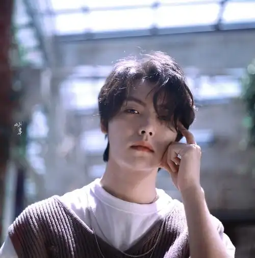 肖宇梁rportrait写真小卷毛大可爱日系风格真的帅的没边