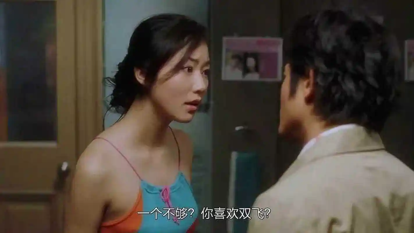 2001年4月,去了香港拍电影《浪漫樱花》,剧中饰演女二号,女一是张柏芝