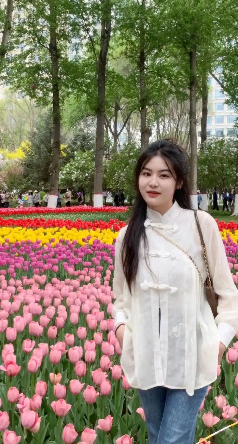 郁金香93 #女大学生 #分享照片 #好看的花一定要分享给 - 抖音