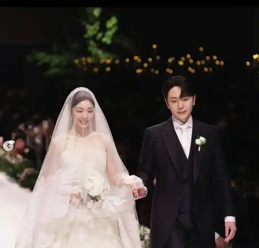 "花滑女王"金妍儿大婚,一袭婚纱美呆了_迪奥_婚礼_新郎