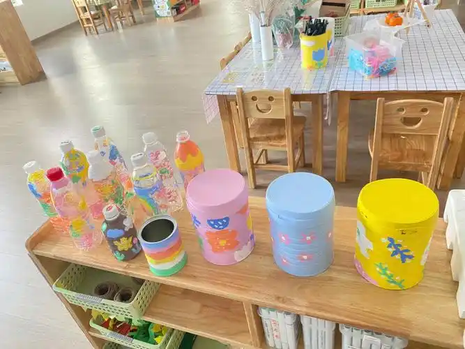 丙烯颜料幼儿园区域改造 手绘花花#幼儿园  #diy  #画画 #奶粉罐改造