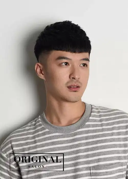 "凯撒式短发"让你帅气满分_发型