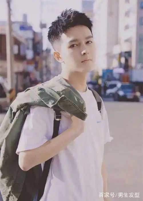 男生短发发型两边推掉图片(男士短发发型2边剪掉就是帅气)插图
