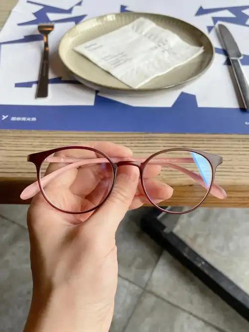 奶奶奶油粉好看死了1000度近视眼镜