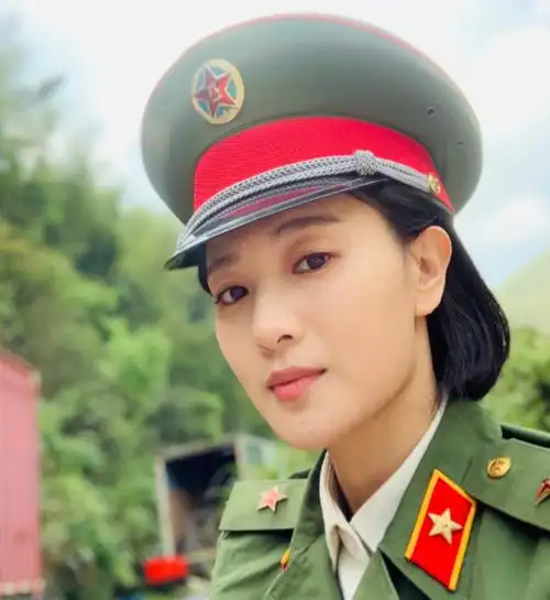 回顾侯梦莎曾因军旅剧走红低调嫁给同行丈夫如今生活幸福