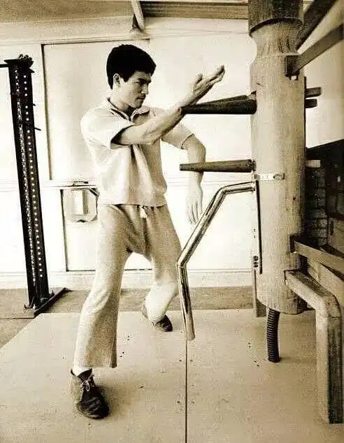 李小龙的肌肉并不大,为什么却有那么大的力量?