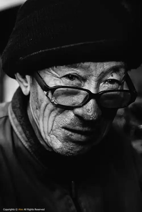 磨刀老人,蛮坚毅的眼神!