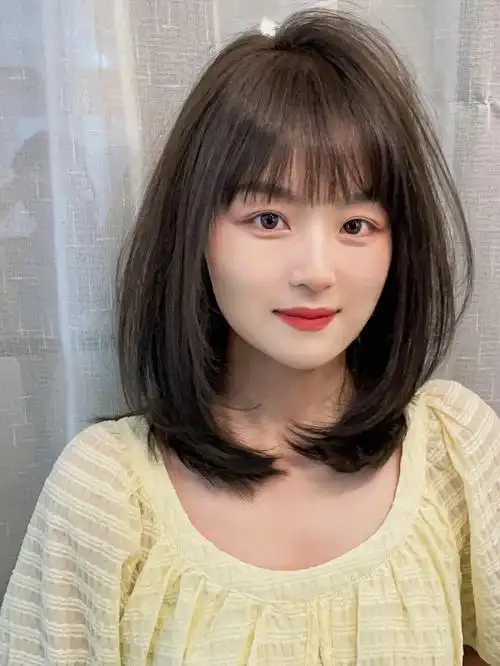 清新优雅甜美时尚中发发型,女生都合适的百搭发型~圆脸方脸都适合,一