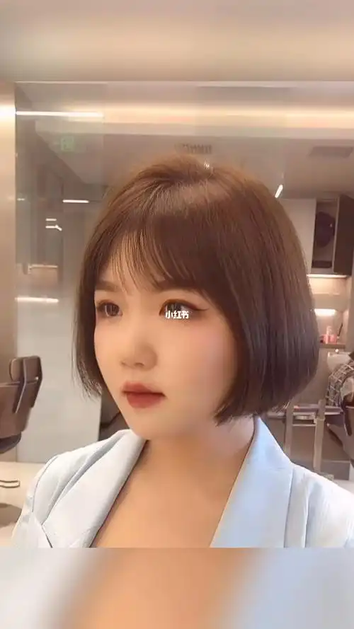 圆脸短发
