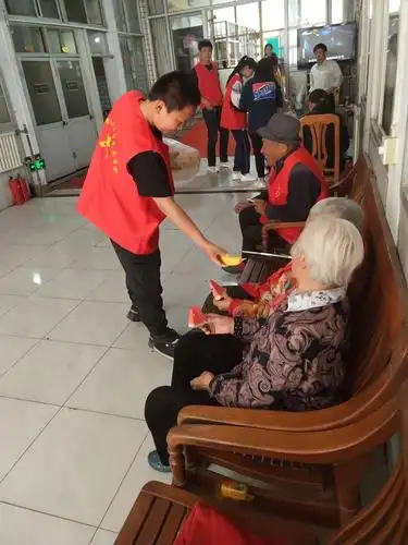 2019年5月11日启光志愿者去天源老年公寓看望老人.