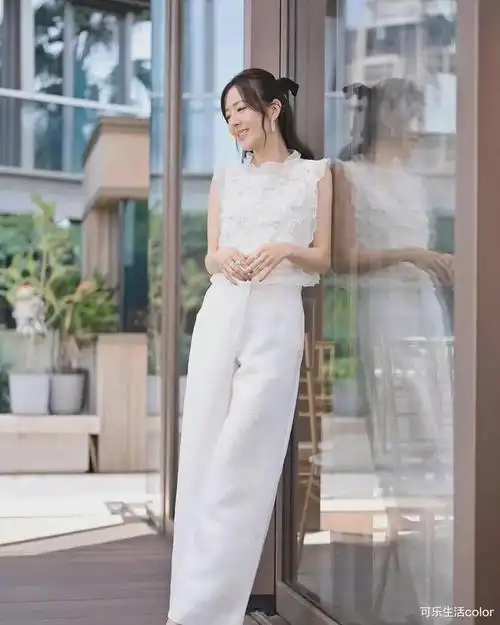 唐诗咏学蔡思贝游英国朋友圈变富贵话马明贵在心灵富足被疑为跻身豪门