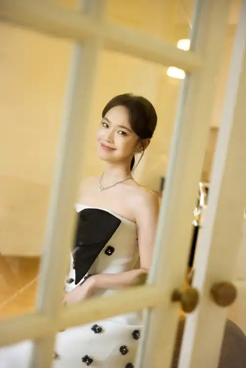 张佳宁获最受传媒关注新人女演员