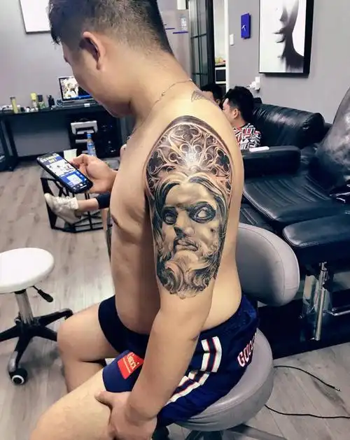 耶稣纹身图片_手臂欧美写实纹身图案