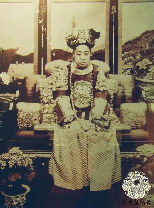 宫中抚养,并特旨封为固伦公主,在清朝只有皇后的女儿才能封为固伦公主