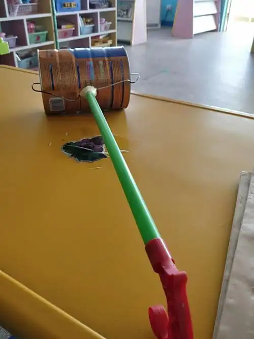 奶粉罐变成的小推车