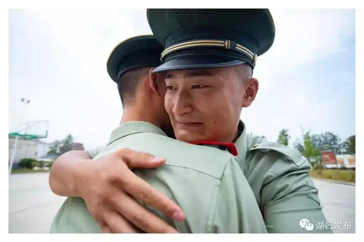 武警湖口中队6名官兵光荣退伍感人的一幕幕