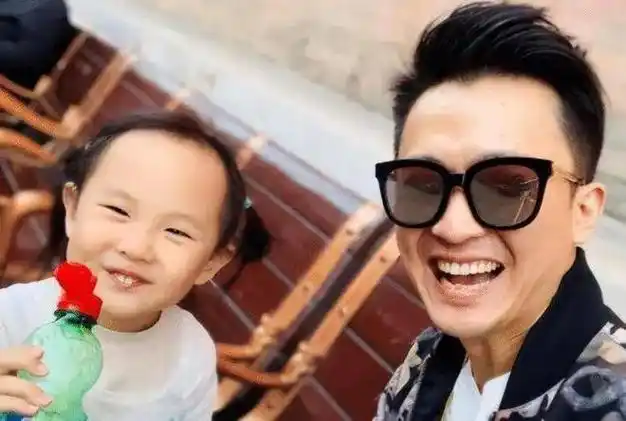 尼格买提|足球运动员|央视主持人|中国足球联赛|中国中央电视台|中国