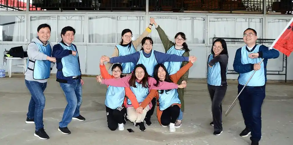 各队为了比拼队形绞尽脑汁