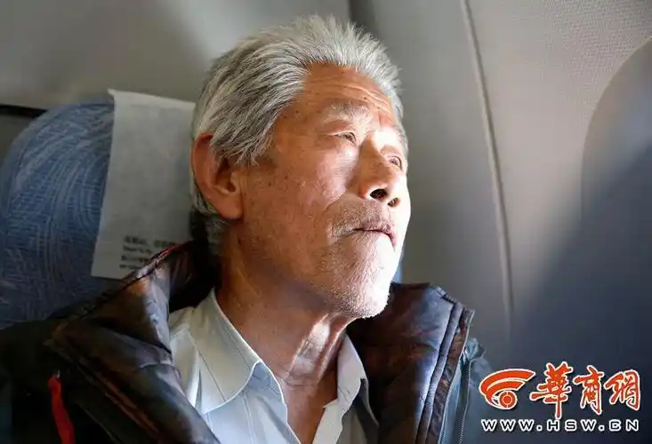 老兵王琪回家乡咸阳吃第一顿饭 想不起来咋用筷子