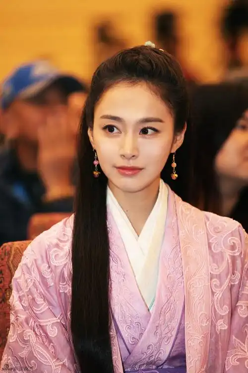 新浪娱乐讯10月31日上午,电视剧《书圣王羲之》举行封镜仪式,导演