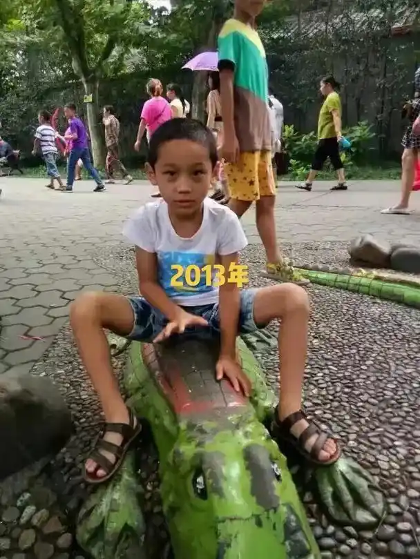 儿子今天又大一岁了,老爸老妈希望你永远快快乐乐的成长,我们一 - 抖